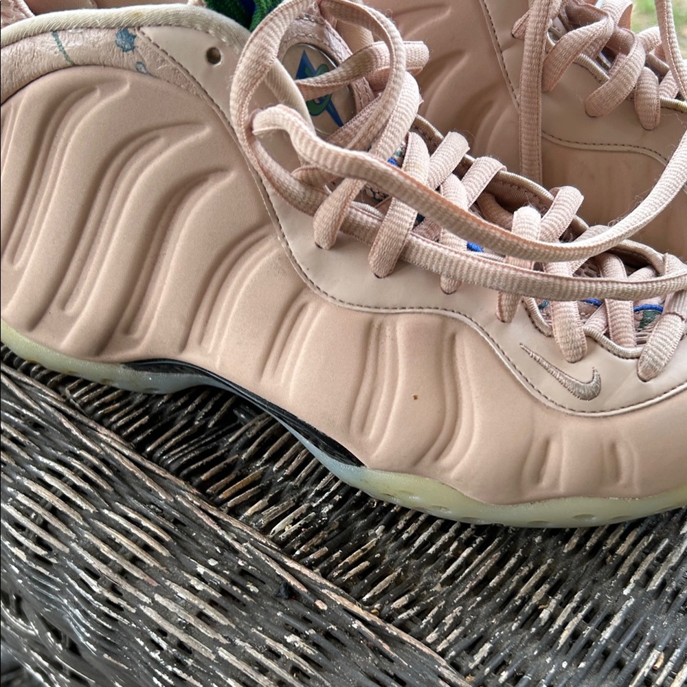 Nike women foamposite particle beige